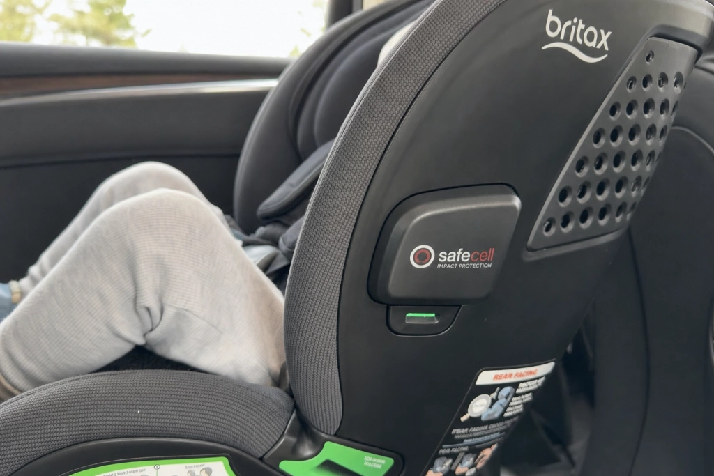 Gadgeten som kan rädda glömda barn i bilen: Smarta bilbarnstolar larmar föräldrarna direkt