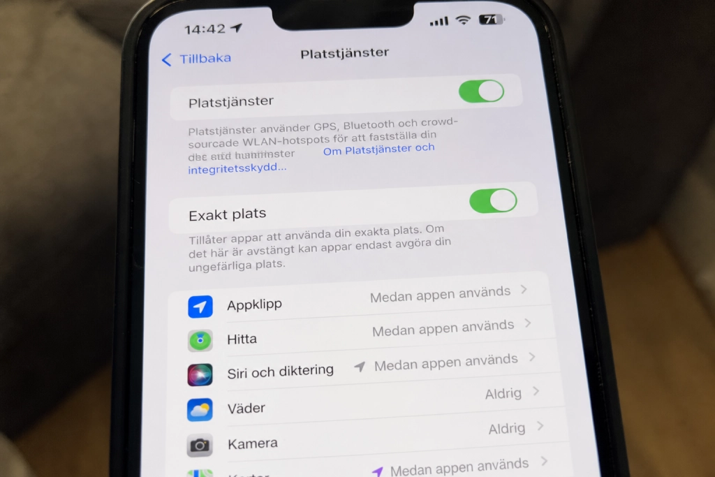 Din telefon delar positionen med dussintals appar: Stäng av platsläckan på tre minuter