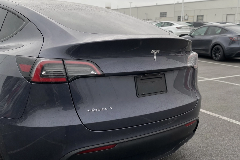 Tesla trampar gasen i Grünheide: 7 500 bilar i veckan från oktober och tusen nya jobb