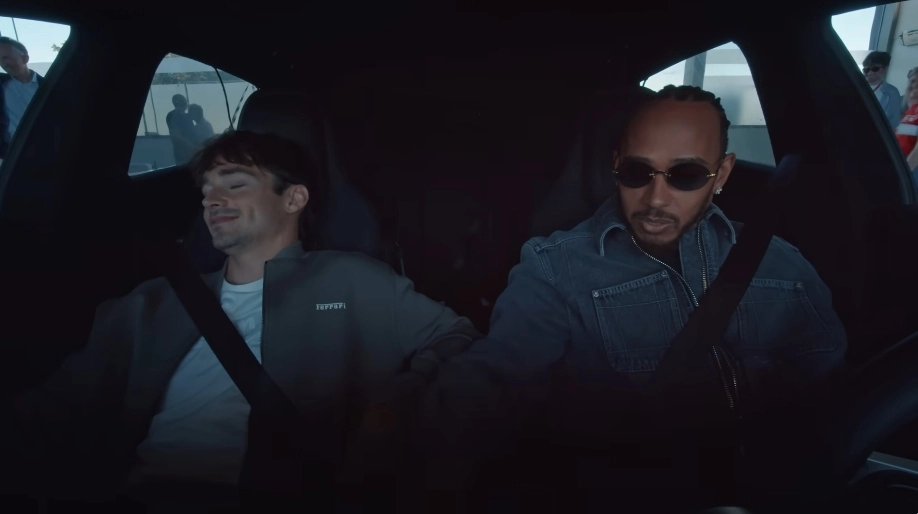 Hamilton och Leclerc körde Ferraris elbil på bana: Leclercs reaktion gick viralt