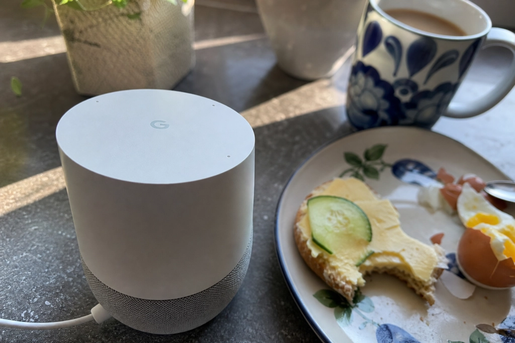Google Home och Alexa lyssnar mer än du tror: Fyra inställningar som begränsar det