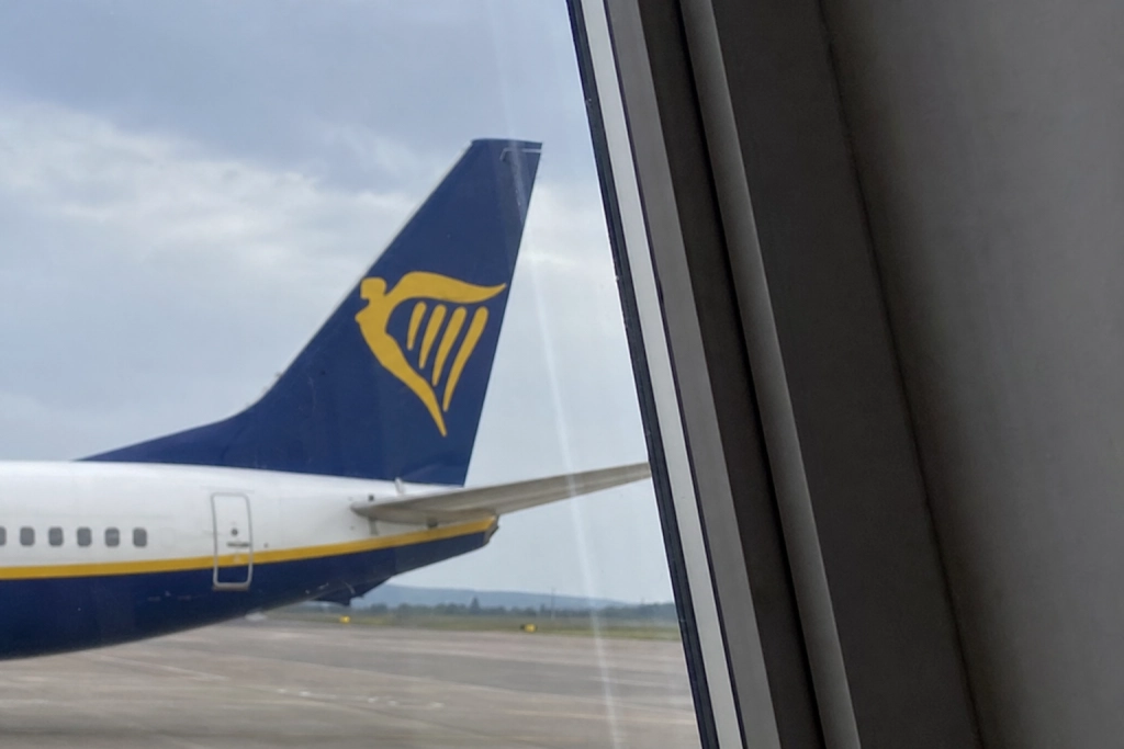 Ryanair rasar mot EU:s handbagageregler: lockpriserna väntas försvinna 2027