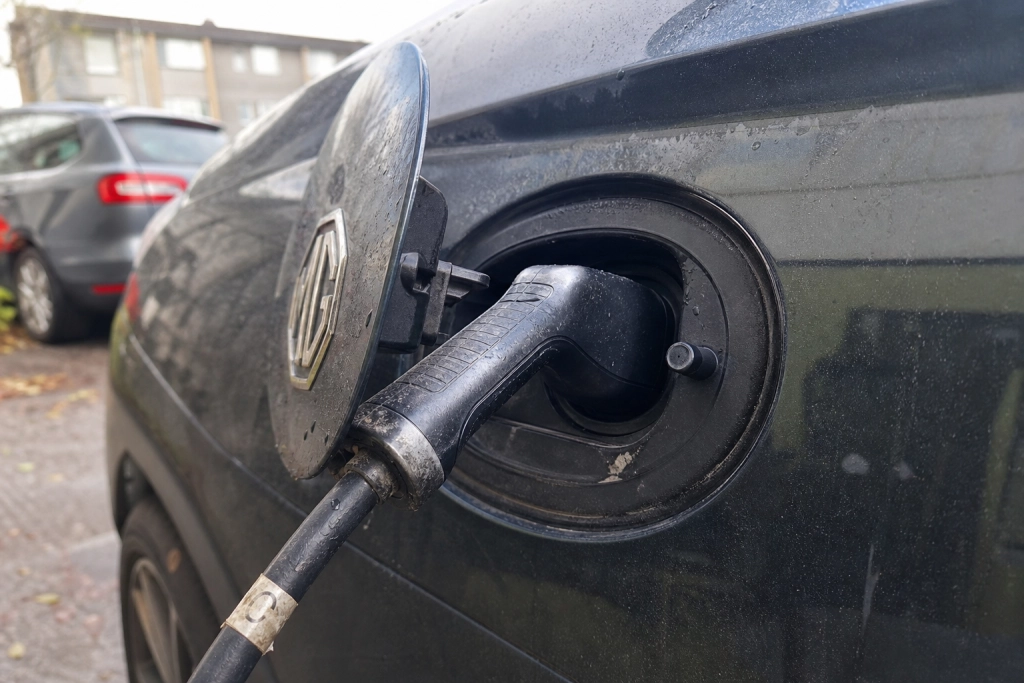 Elbilsbatteriet tappar 2,3 procent varje år: Nytt batteri kan kosta 574 000 kronor