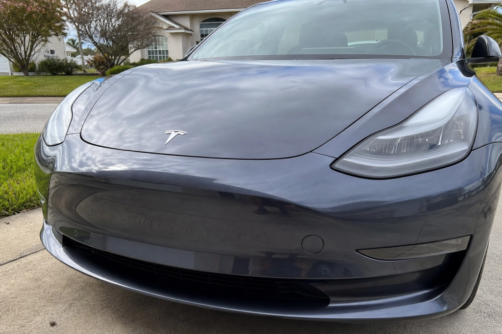 Begagnade elbilar stiger igen i pris: Tesla ökar mest medan Porsche 911 rasar