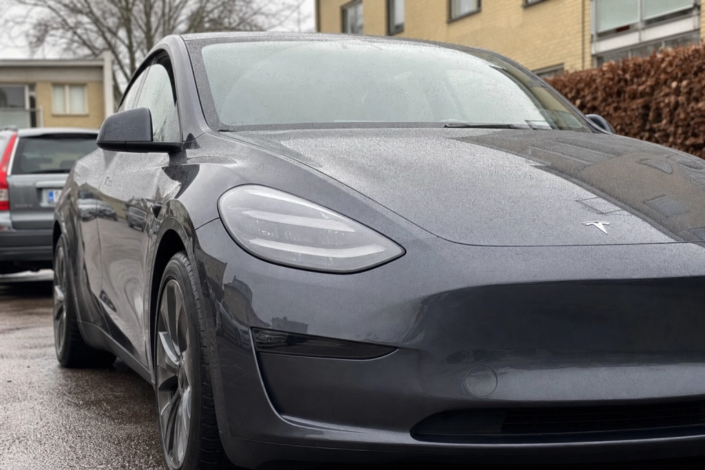 Tesla missar vinsten och aktien rasar 14,5%: Vad det betyder för svenska ägare