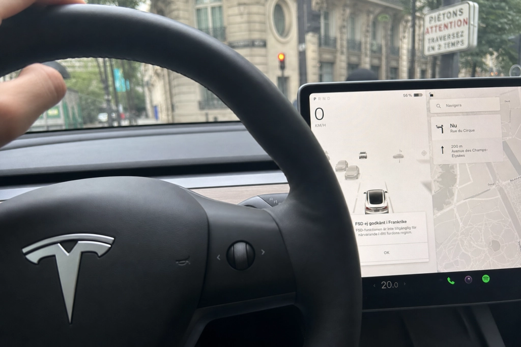 Frankrike blockerar Teslas FSD: Transportministern säger att systemet tillåter fortkörning