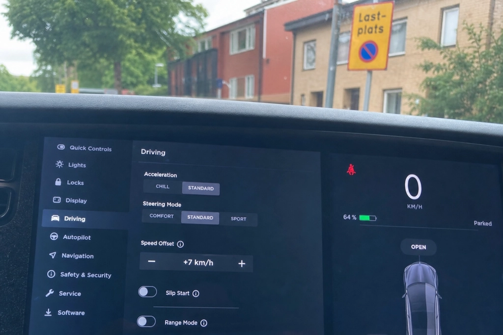 Danmark säger ja, Sverige säger nej: Så bromsar Trafikverket Teslas självkörning i EU