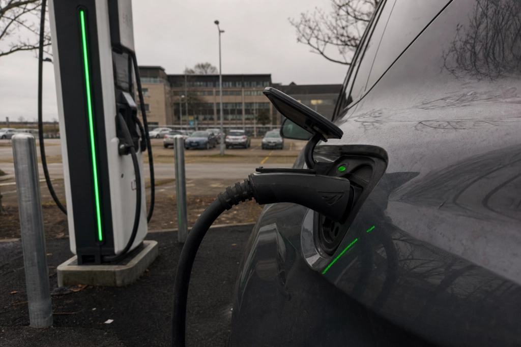 BloombergNEF sänker USA:s elbilsprognos kraftigt – Sverige går motsatt väg