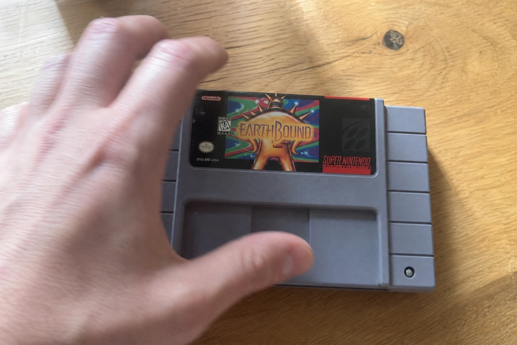 Kolla i källaren: Dessa SNES-kassetter säljs nu för tusenlappar på Tradera