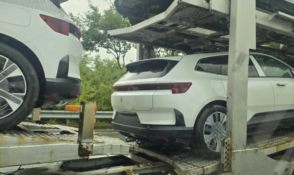 Polestar 4 SUV läckt före premiären: Bakrutan som coupe-versionen kritiserats för att sakna är tillbaka