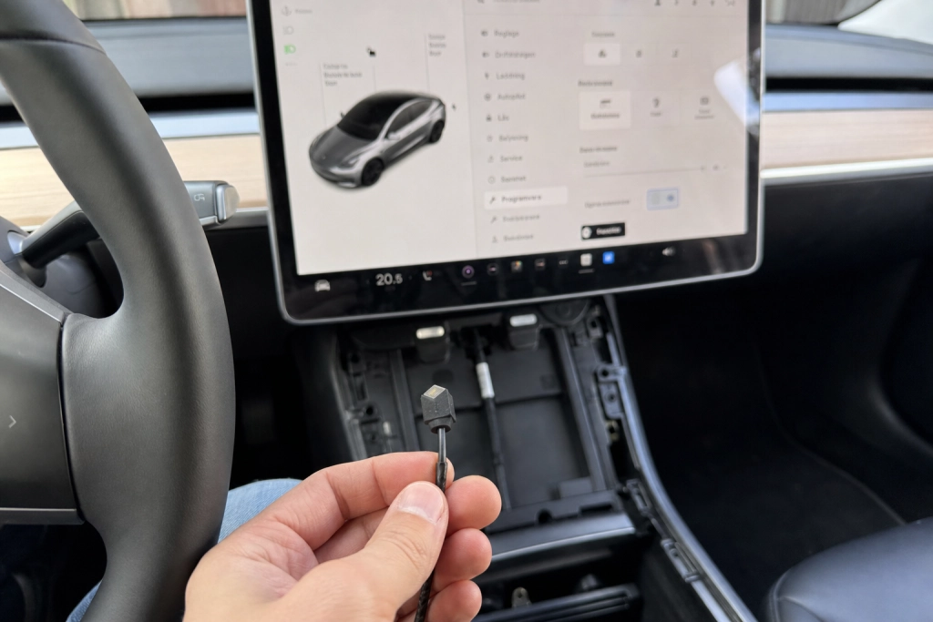 Polsk Tesla-ägare bytte FSD-datorn själv: Varför erbjuder inte Tesla uppgraderingen officiellt