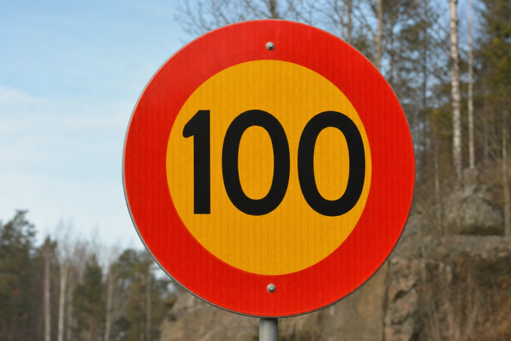 Nytt förslag delar motorvägen: bensinbilar tvingas till 100 medan elbilar får köra 130