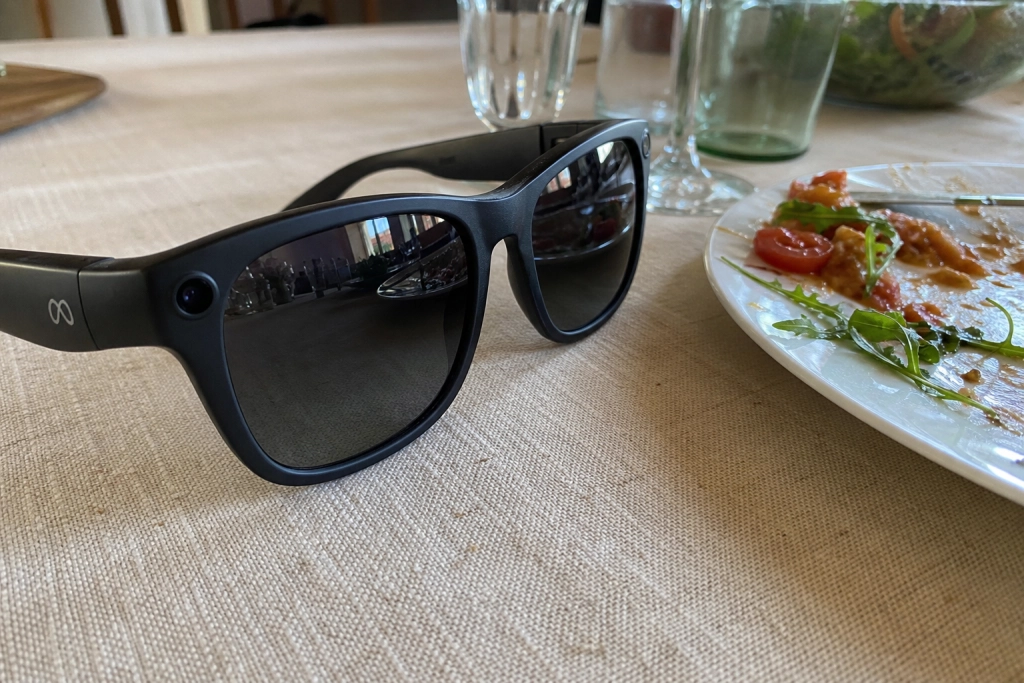 Metas smarta glasögon kan snart spela in dina middagsgäster och fråga: Vill du se höjdpunkterna?