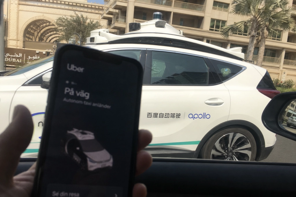 Nu kan du boka en förarlös Uber i Dubai: Baidus robotaxi rullar ut