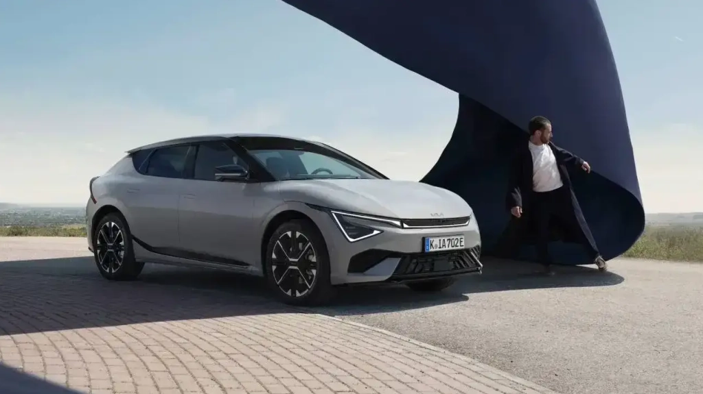 Uppdaterade Kia EV6: Större batteri, mjukare chassi och trådlös CarPlay, men en detalj retar fortfarande