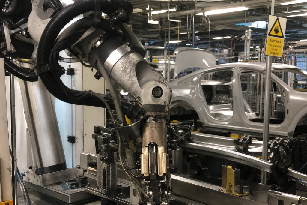 MIT-expert om BMW:s och Teslas humanoidrobotar: 