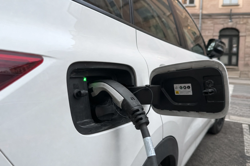 Ny statistik avslöjar Europas laddhybridklyfta: Italienarna älskar dem, tyskarna väljer elbilen