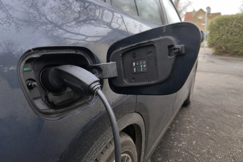 Laddar du elbilen till 100 procent varje kväll: Det förkortar batteriets livslängd snabbare än du tror
