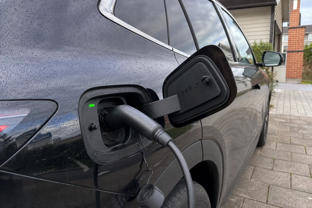Volvo-ägaren Geely går in i faststate-racet: 500 Wh/kg-batterier testas från 2027