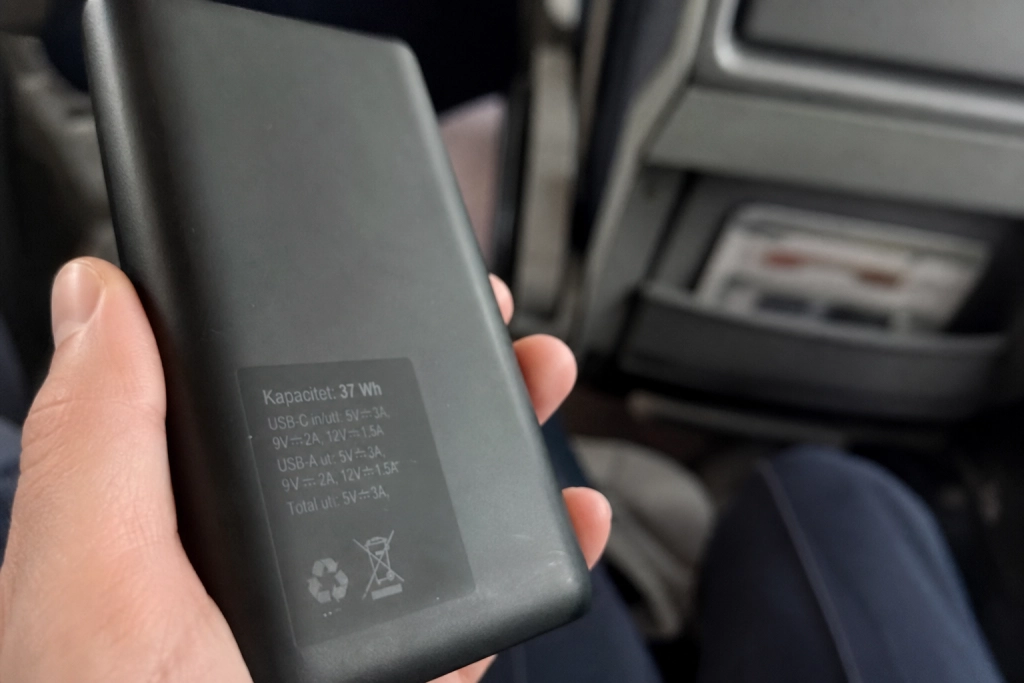 Flyger du med powerbank i höst? Max två per person och aldrig i incheckat