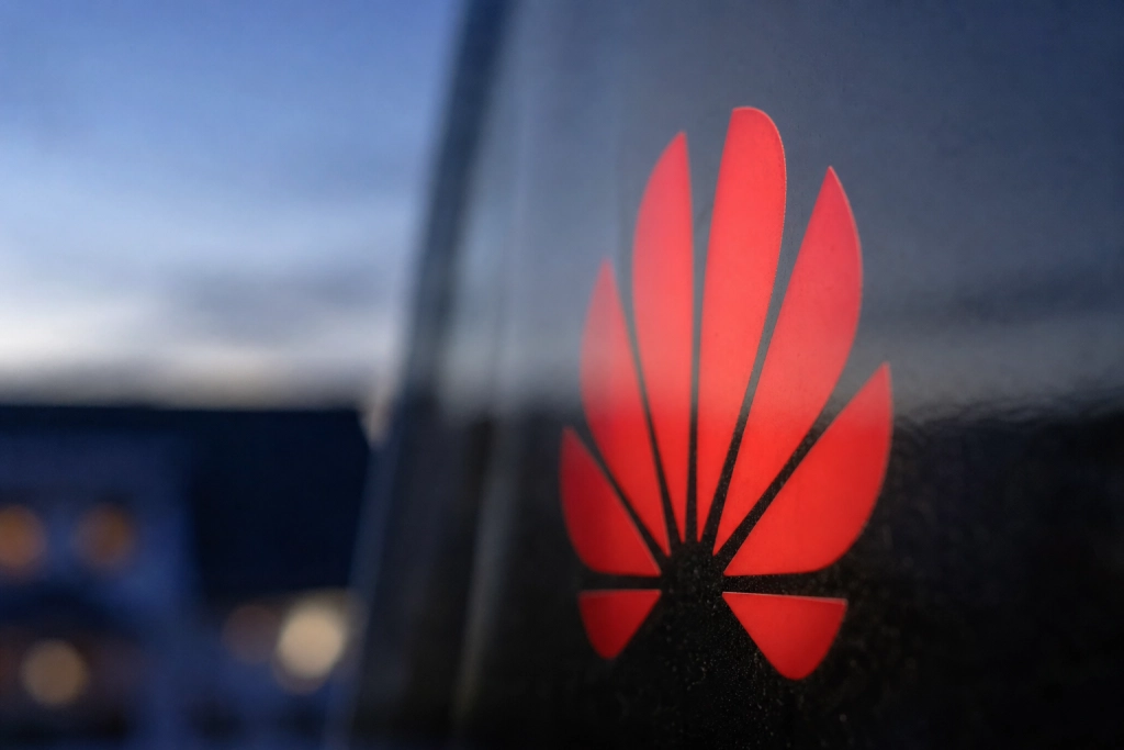 Huawei bekräftar: Världens nästa tri-foldare presenteras 7 september med ny hopvikningsmekanik