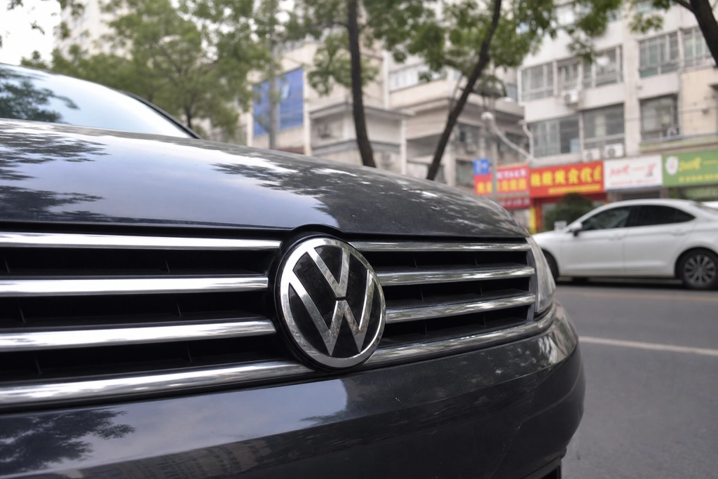 Kina sviker de tyska biljättarna: BMW, Porsche, Mercedes och VW rasar på sin största exportmarknad