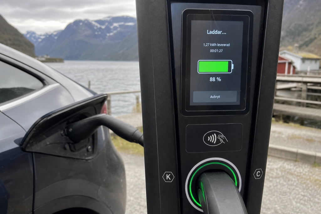 98,7 procent elbilar i Norge, bensinbilen är utraderad från nybilsmarknaden