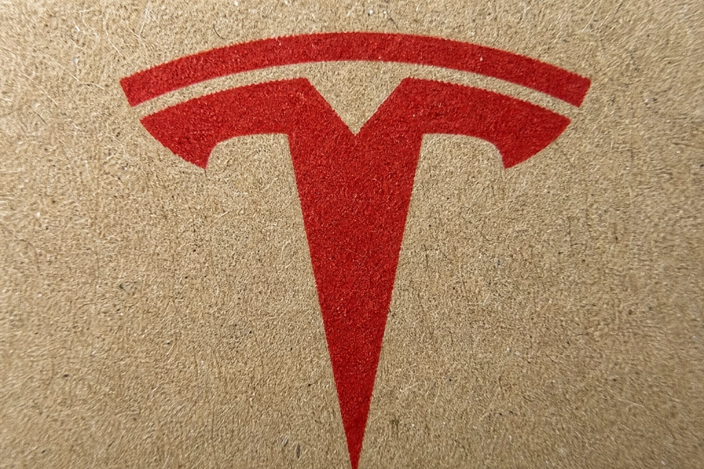 Teslas egna data avslöjar: FSD var aktivt när mamma dog och bebis drogs ur brinnande bil