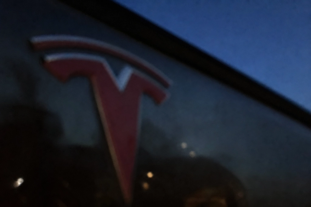 Tesla Model Y L i kris: Fjädringen kollapsar på kinesiska bilar efter ett år