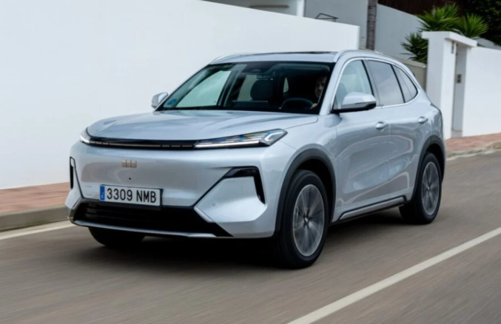 Kinesisk hybrid-SUV utmanar Peugeot 3008: 55 kronor räcker till tre dagars körning