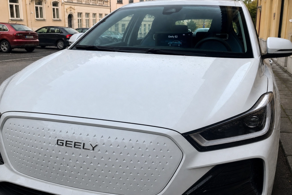 Geely E2 utmanar VW ID.Polo med kampanjpris: Kinesisk elbil slår mot Europas budgetsegment