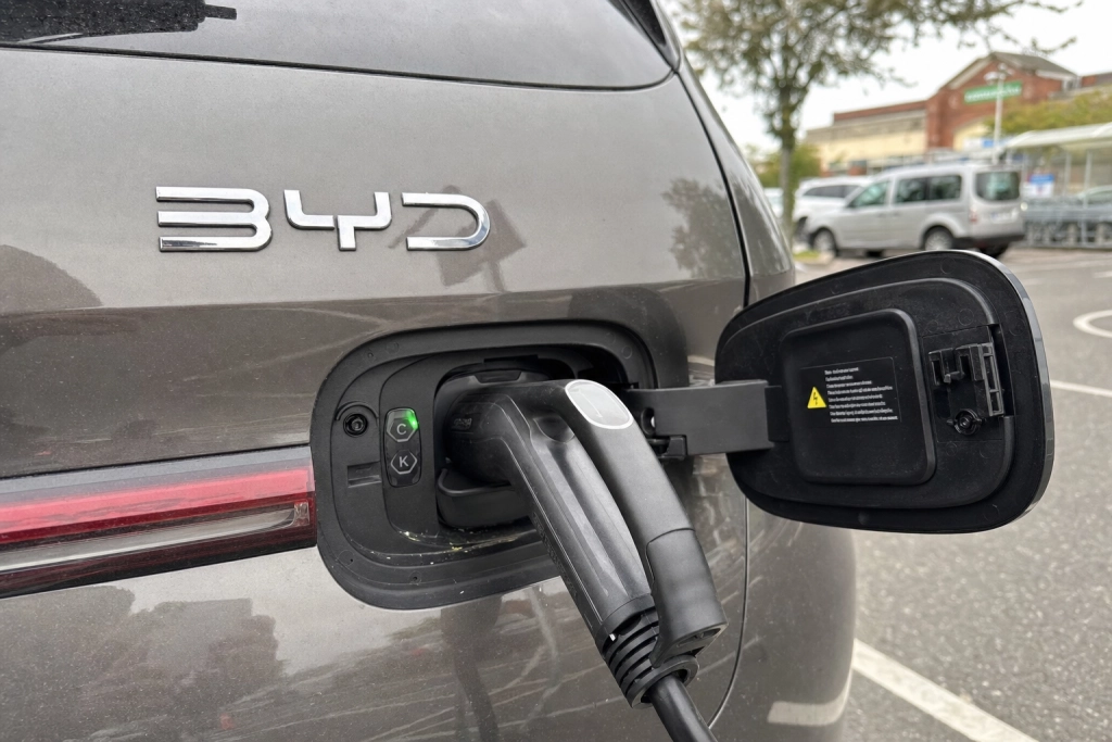 BYD utmanar VW med kompaktbil som laddar till 97 procent på 9 minuter