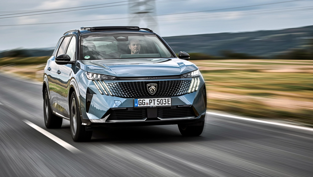 Peugeot E-5008 GT 230 i test: sju säten och en aning sportighet i familjebilen