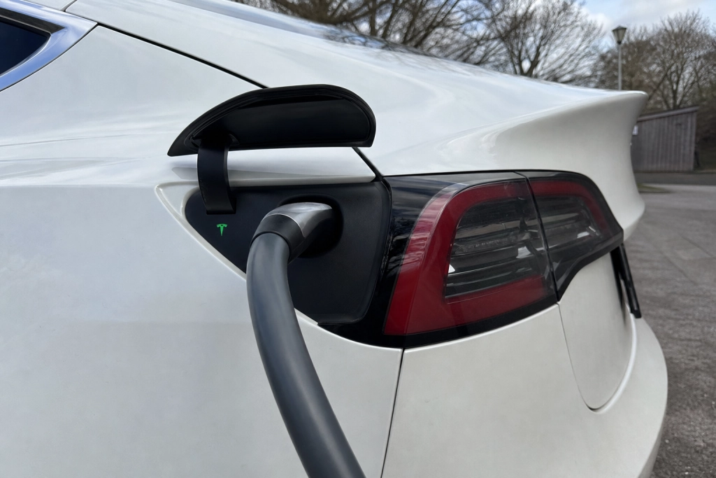 402 000 kilometer och fortfarande 84 procent batteri: Tesla-bilen som sätter stopp för elbilsmyten