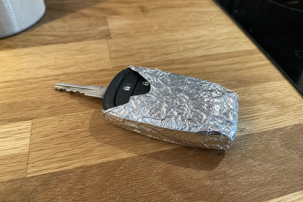 Din bilnyckel är hemma - men tjuvarna kan ändå öppna bilen: det här gör aluminiumfolie