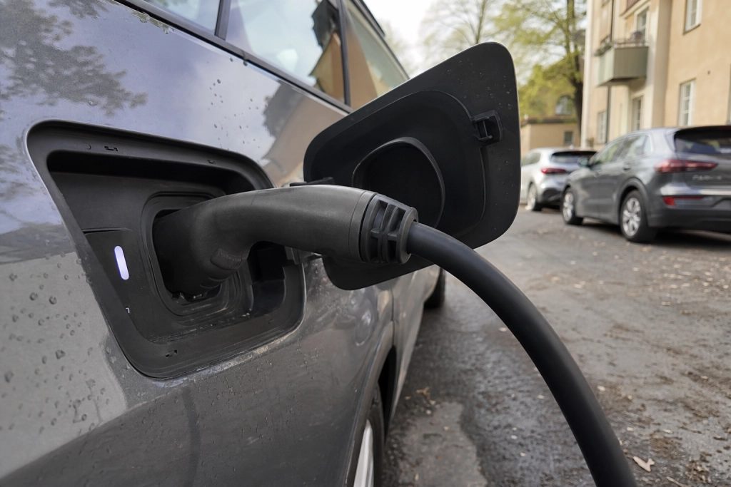 Har du elbil? Sjunker batteriets kapacitet under 70 procent täcker tillverkaren notan