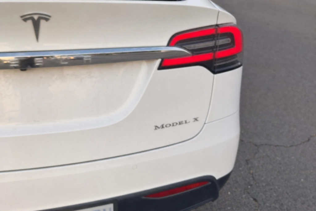 Bekräftat i Teslas egna federala data: FSD var aktivt när Model X dödade motorcyklist