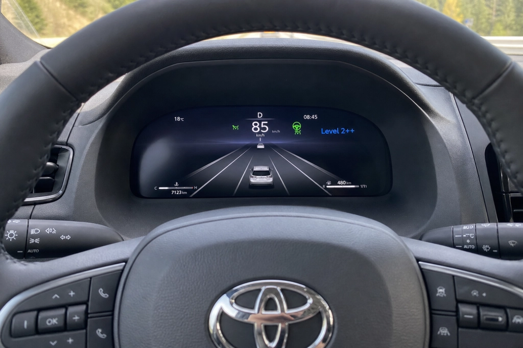 Toyota bekräftar: Bilar som nästan kör sig själva kommer 2028, Level 2++ till massmarknadsbilar