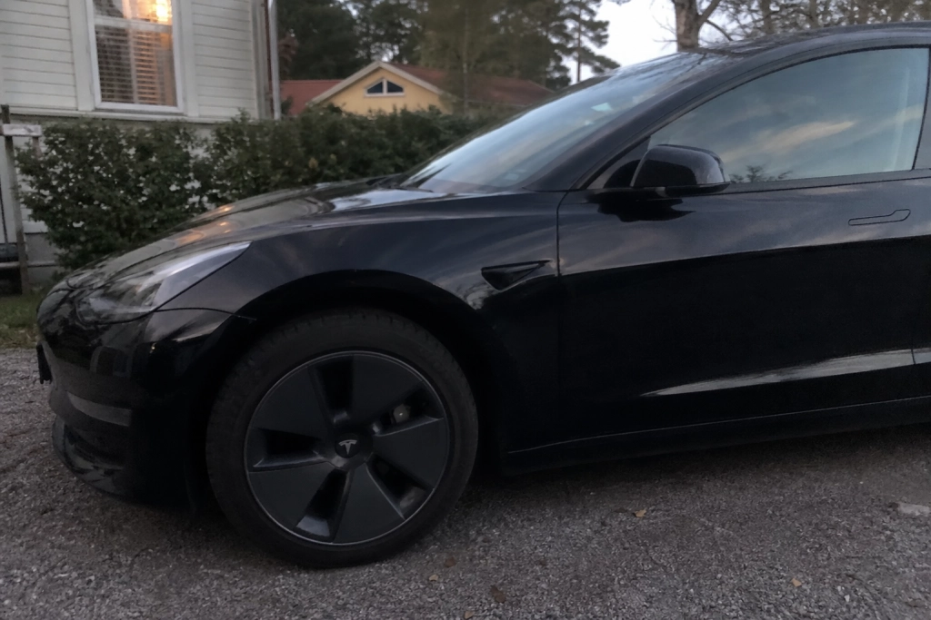 Tesla svartmålar sina egna olycksrapporter: Electrek matchar dem mot verkliga dödsfall