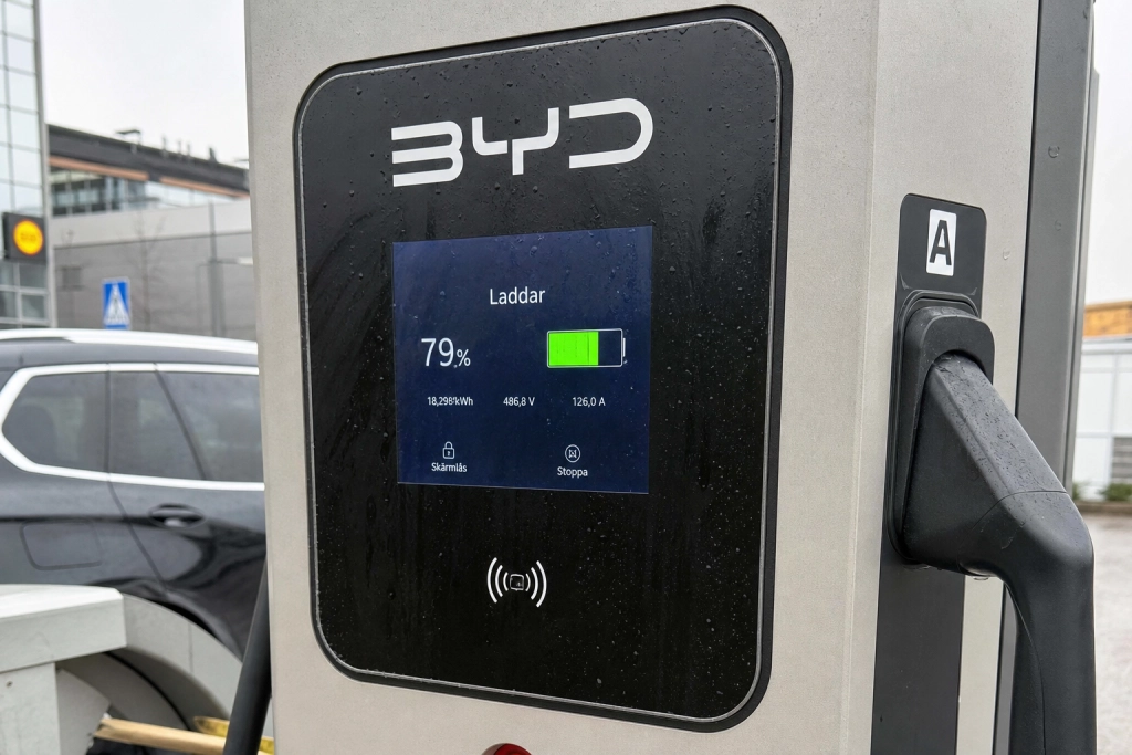 BYD och Xpeng bygger tusentals egna snabbladdare i Europa: Utmanar Tesla Supercharger