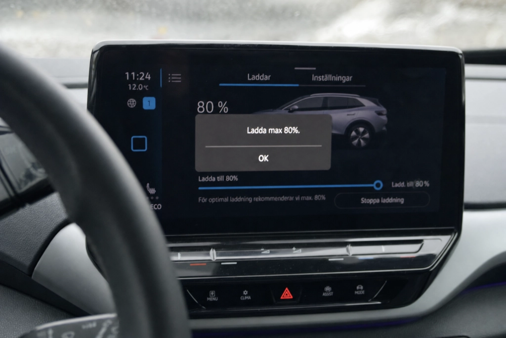 Brandvarning på elbilen: VW kallar in tusentals bilar i Europa och begränsar laddning till 80 procent tills service är klar