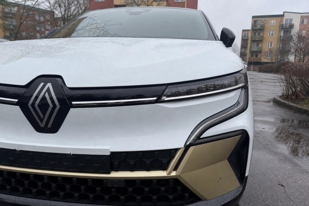 Renault Mégane E-Tech sänks kraftigt: Nytt LFP-batteri gör elbilen 68 000 kronor billigare