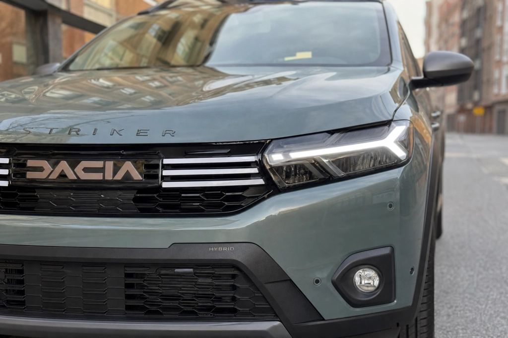 Dacia Striker prisbekräftad: Hybridkombi från 318 000 kronor underskrider Skoda Octavia Combi
