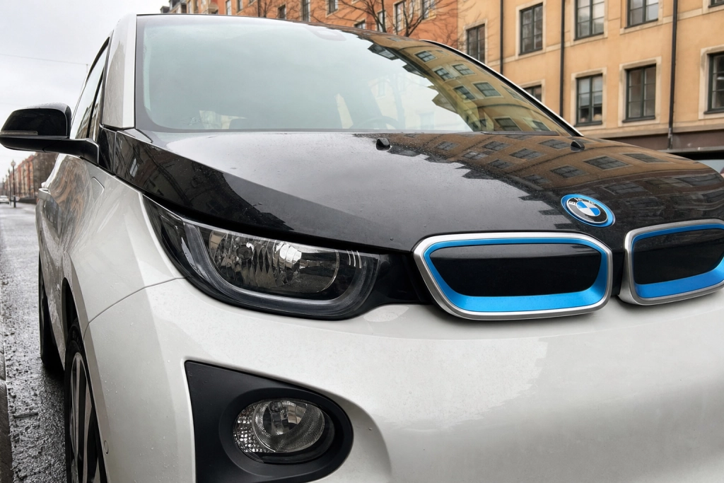 BMW drar i4 ur sortimentet ett år för tidigt: nya i3 tar alla kunder
