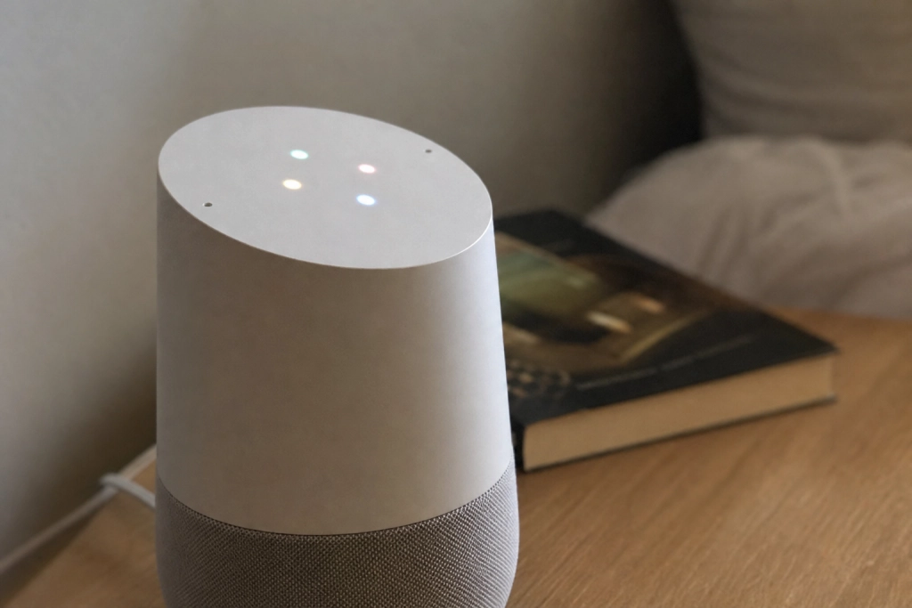 Google och Amazon lagrar dina röstkommandon i 18 månader som standard: Så stänger du av lyssningen