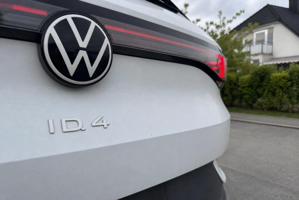 VW vänder kurs: Importerar nu elbilar från Kina för att fylla hålet i det europeiska utbudet