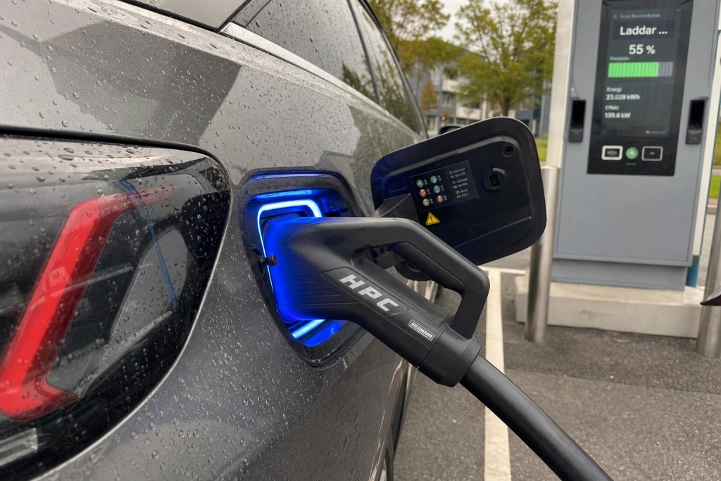 Laddar du elbilen på snabbladdare varje gång: Det minskar räckvidden snabbare än de flesta vet