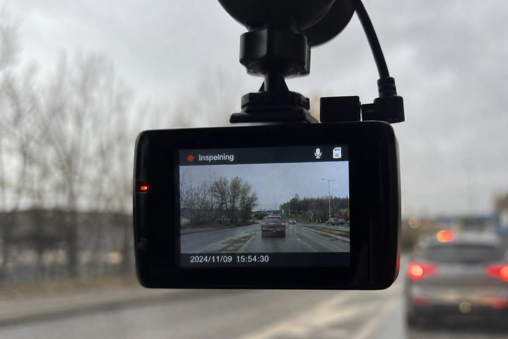 Dashcam i bilen är tillåten: Delar du klipp online riskerar du en GDPR-anmälan