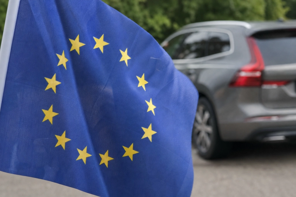 Bensinbilen räddas delvis efter 2035: Berlin driver på och Paris gör inget motstånd