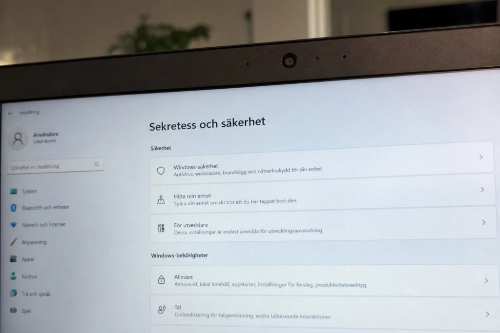 Kameran på laptopen kan spionera utan att lampan lyser: Tre steg tar kontrollen